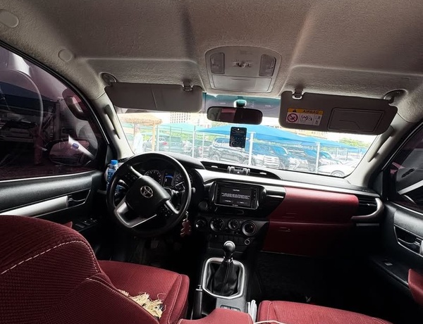 GOOD DEAL ( BRAND NEW)  2021 TOYOTA HILUX  FOR SALE IN LAGOS