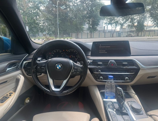 GOOD DEAL(EXTREMELY CLEAN)  2018 BMW 530i FOR SALE IN ABUJA