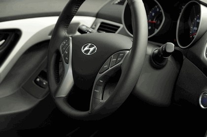 Hyundai ELANTRA image 2