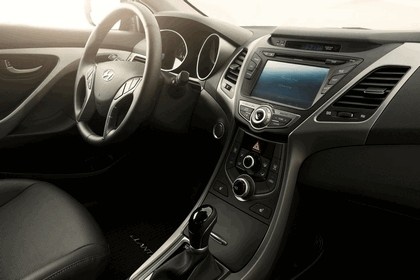 Hyundai ELANTRA image 4