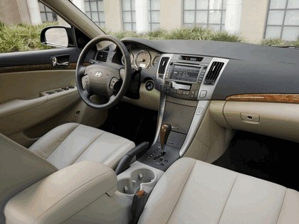 Hyundai Sonata image 2