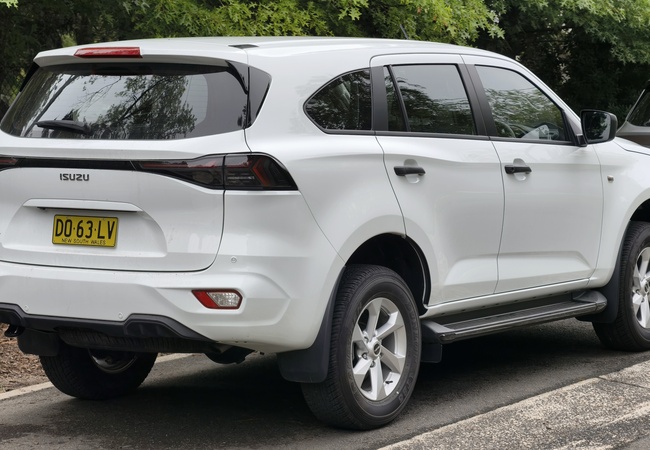 Isuzu MU-X LS-M image 5