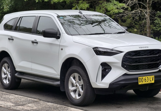 Isuzu MU-X LS-M image 4