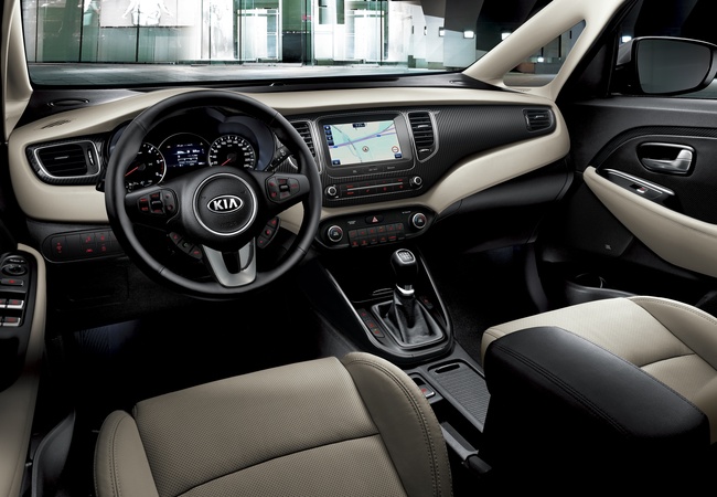Kia Carens image 2