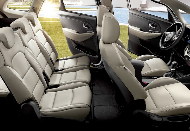 Kia Carens image 3