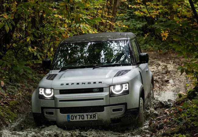 Land Rover Defender image 3