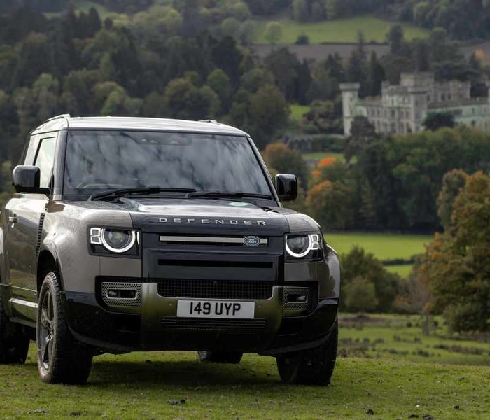 Land Rover Defender logo Image