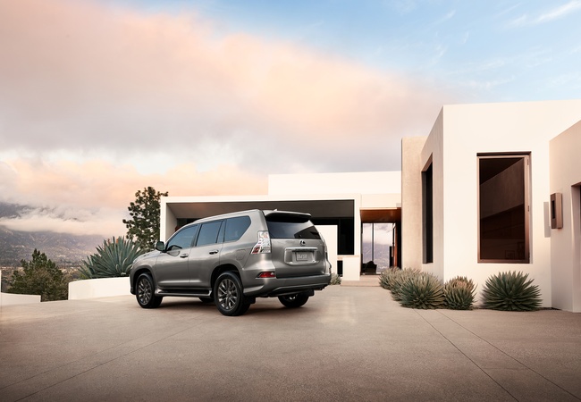 Lexus GX image 3