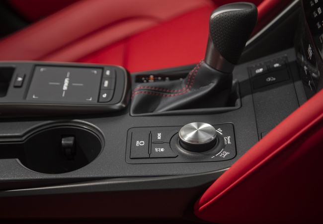 Lexus IS300 F-SPORT image 2