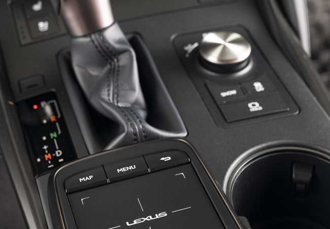 Lexus IS300 F-SPORT image 5