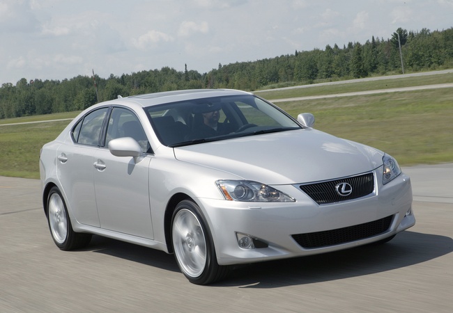 Lexus IS image 2
