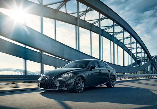 Lexus IS 250 image 2