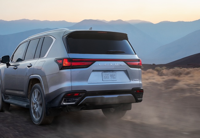 Lexus LX600 image 2