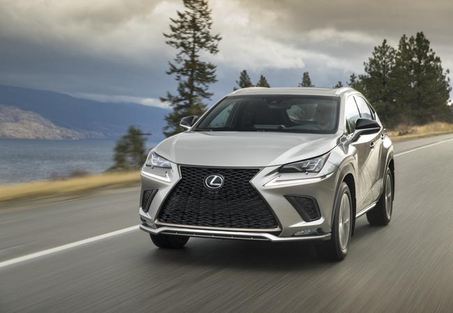 Lexus NX 300h image 2