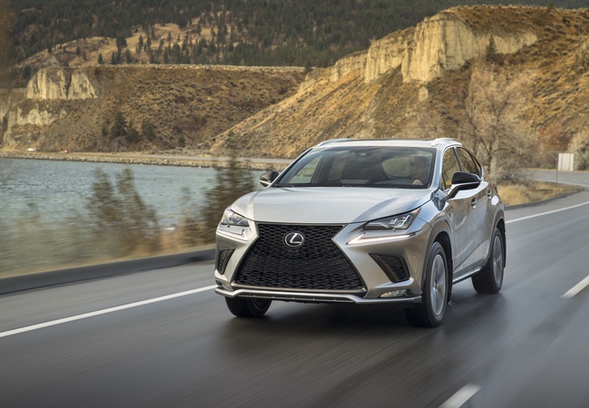 Lexus NX 300h image 5