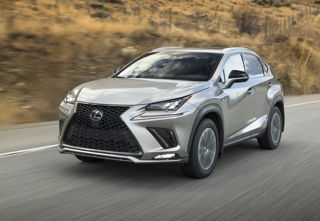 Lexus NX 300h image 4