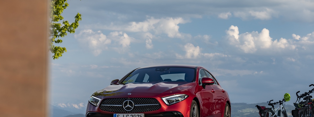 Mercedes-Benz Hero Image