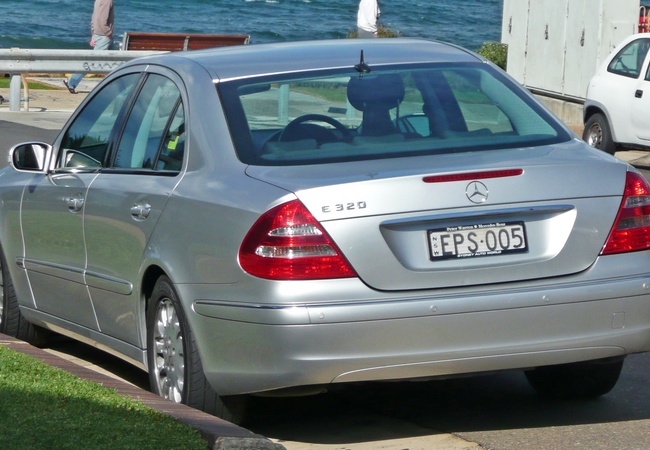 Mercedes-Benz E-class image 3