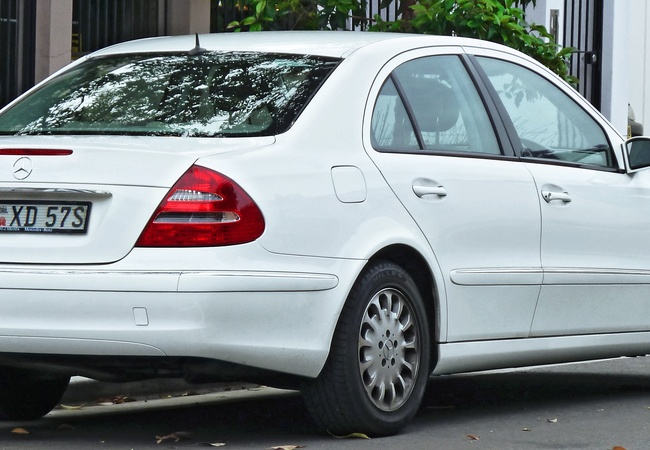 Mercedes-Benz E-class image 2