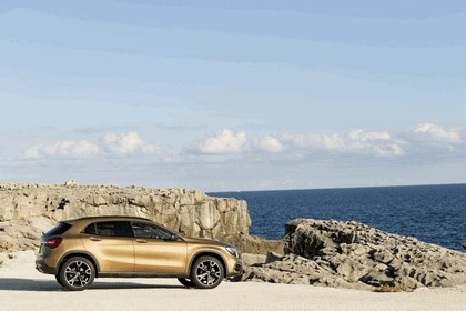Mercedes-Benz GLA250 image 2