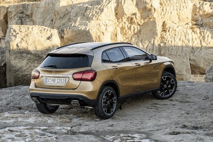 Mercedes-Benz GLA250 image 4
