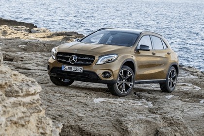 Mercedes-Benz GLA250 image 3