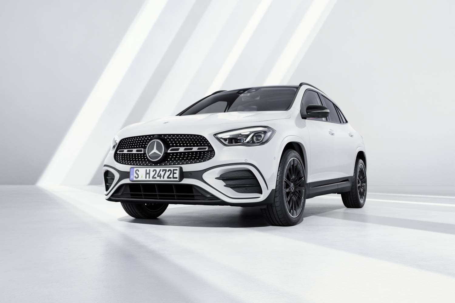 Mercedes-Benz Review Image