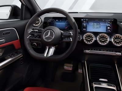 Mercedes-Benz GLA250 image 2