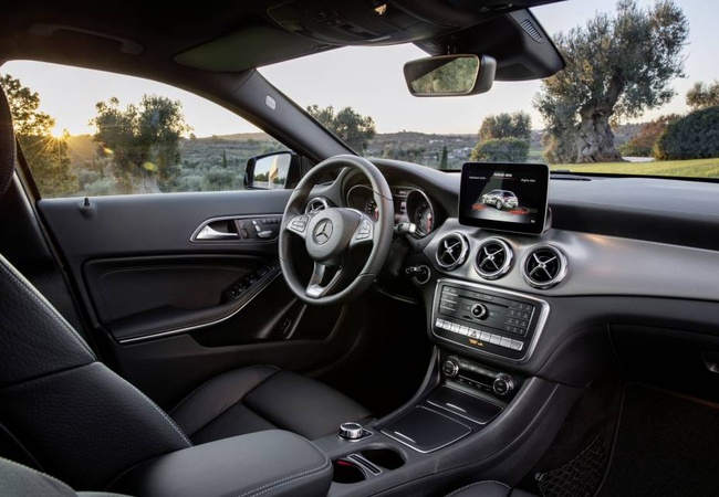 Mercedes-Benz GLA-Class image 2