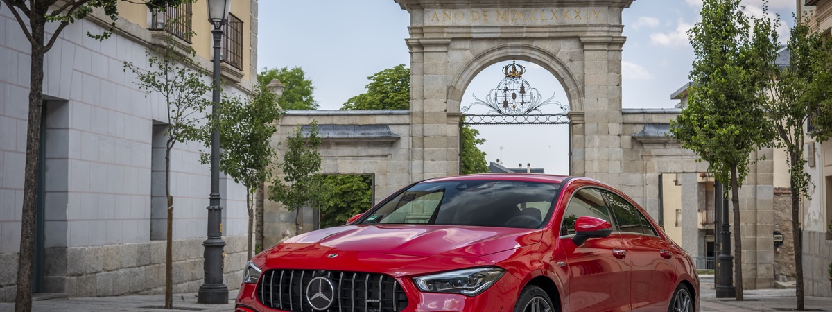 Mercedes-Benz Hero Image