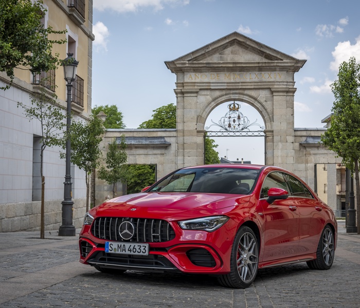 Mercedes-Benz GLA-Class logo Image