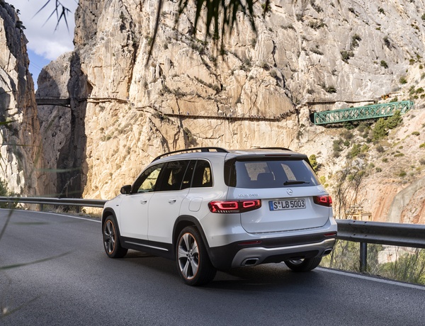 MERCEDES-BENZ GLB 250
