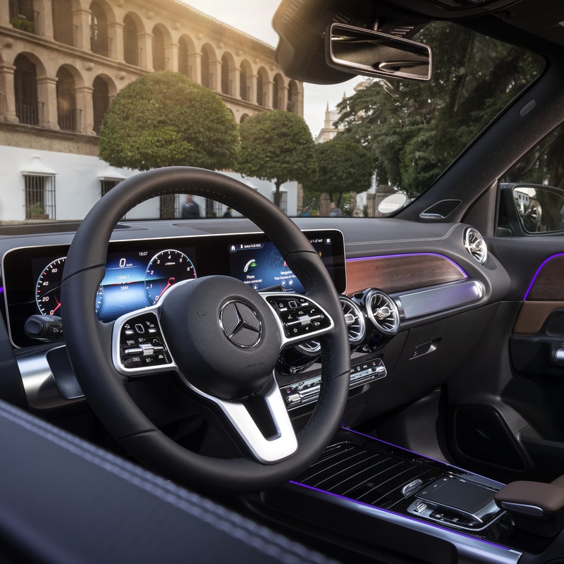MERCEDES-BENZ GLB 250 image