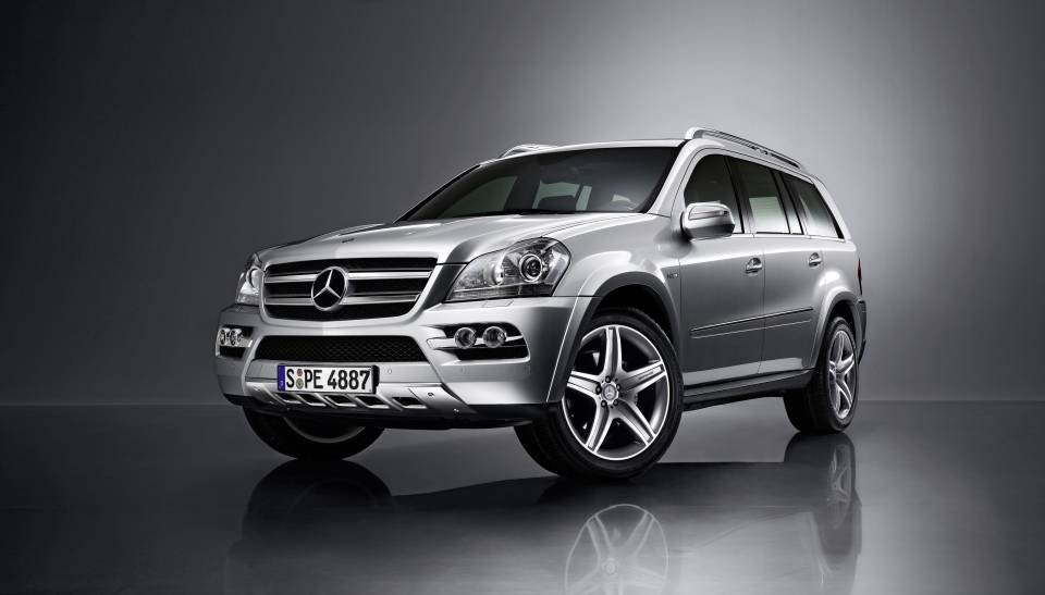 Mercedes-Benz Review Image