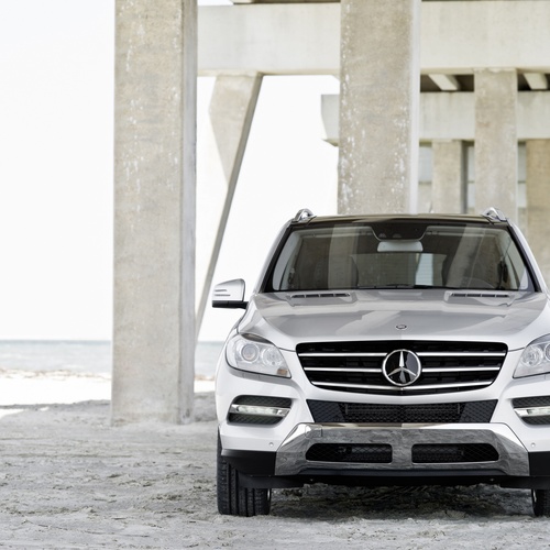 Mercedes-Benz M-Clas...