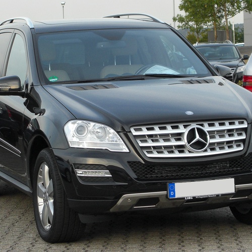 Mercedes-Benz M Clas...