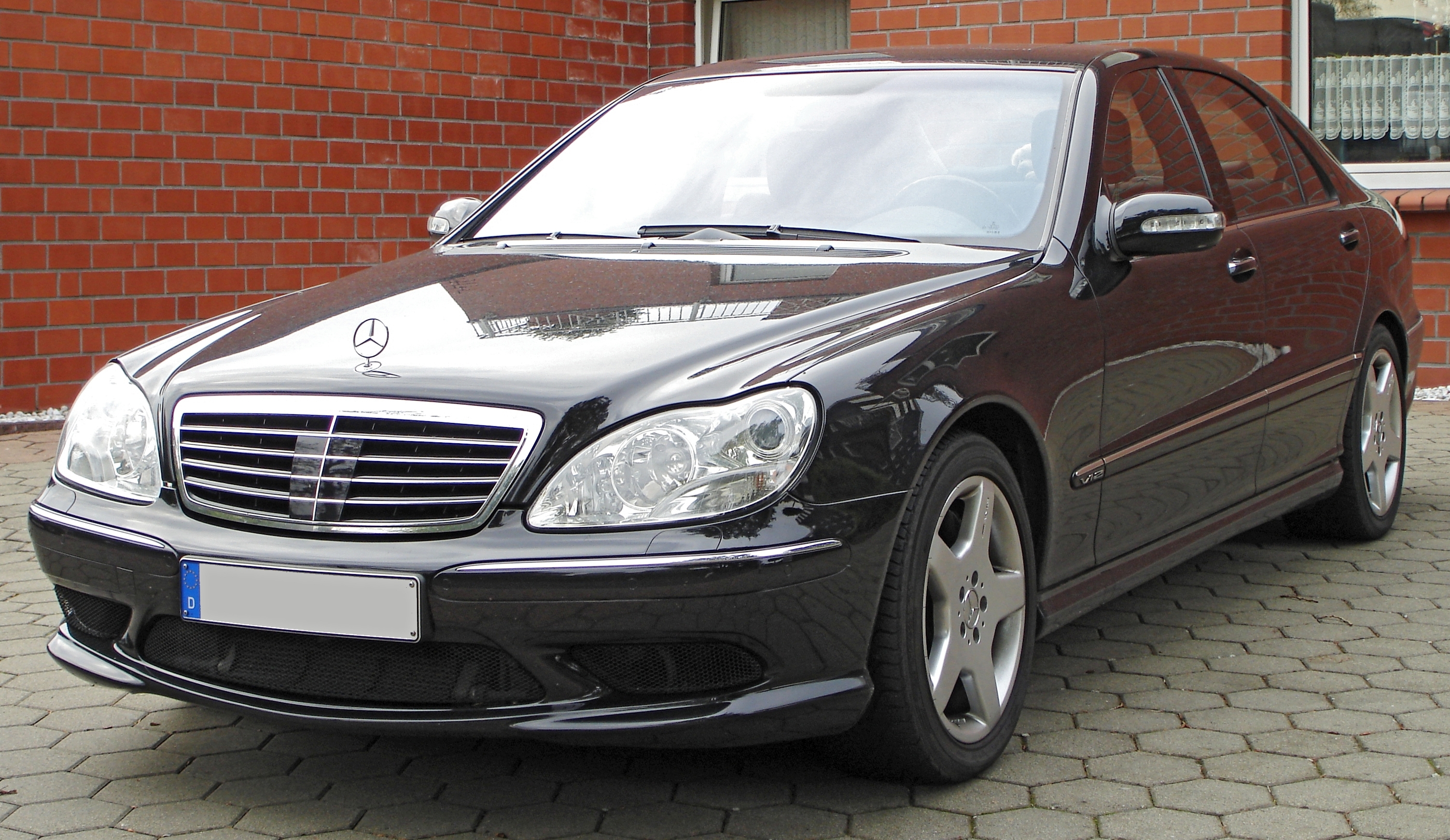 Mercedes-Benz Review Image