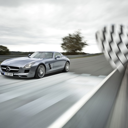 Mercedes-Benz SLS AM...