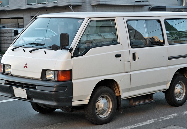 Mitsubishi L300 image 2