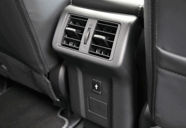 Mitsubishi Outlander image 2