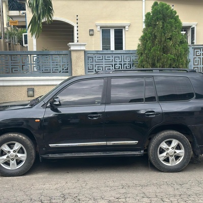 Neatly Maintained Toyota Landcruiser Jeep for Sell In Abuja