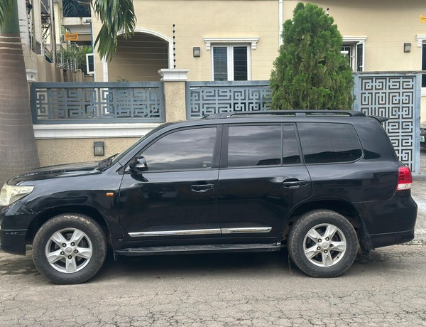 Neatly Maintained Toyota Landcruiser Jeep for Sell In Abuja