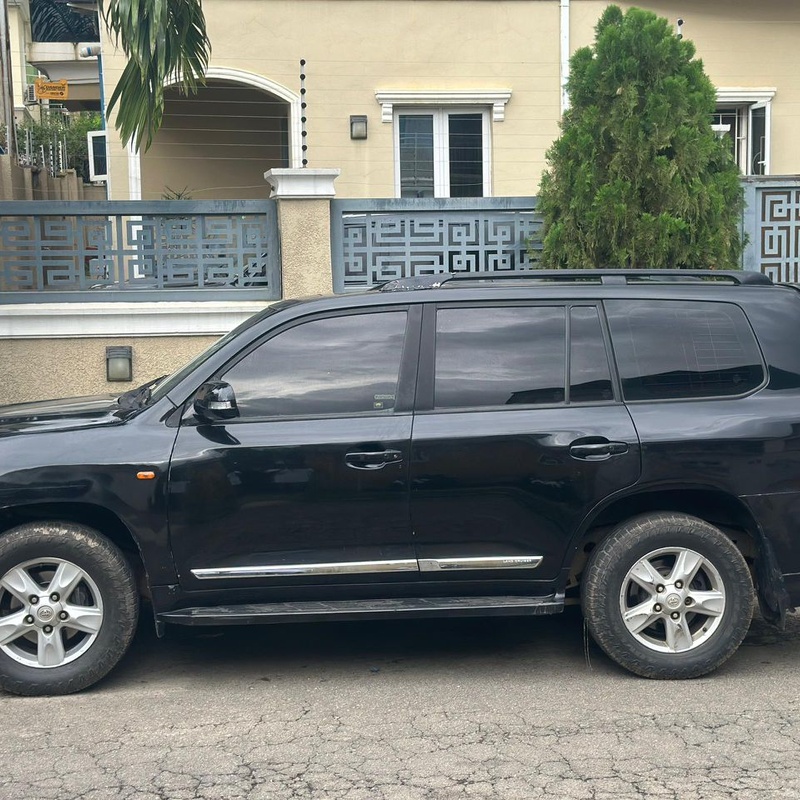 Neatly Maintained Toyota Landcruiser Jeep for Sell In Abuja image