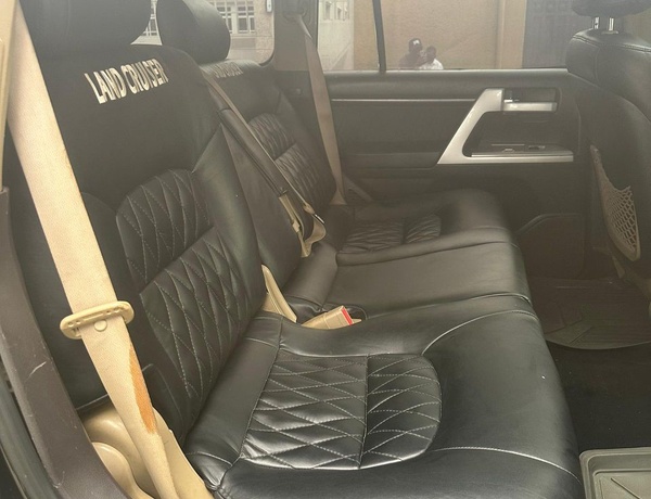Neatly Maintained Toyota Landcruiser Jeep for Sell In Abuja