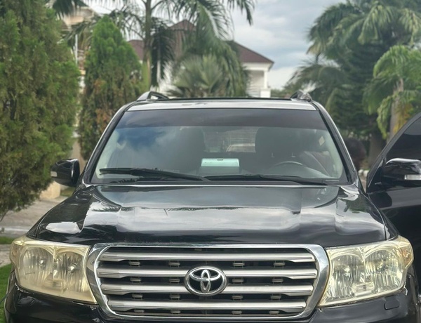 Neatly Maintained Toyota Landcruiser Jeep for Sell In Abuja