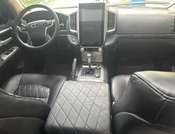Neatly Maintained Toyota Landcruiser Jeep for Sell In Abuja