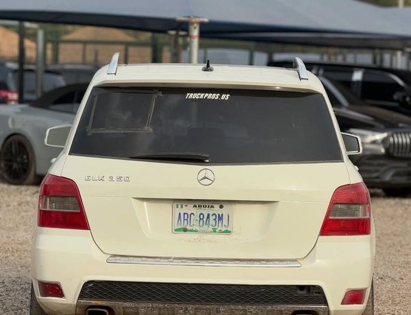 NEATLY USED 2011 MERCEDES GLK350 FOR SALE IN ABUJA