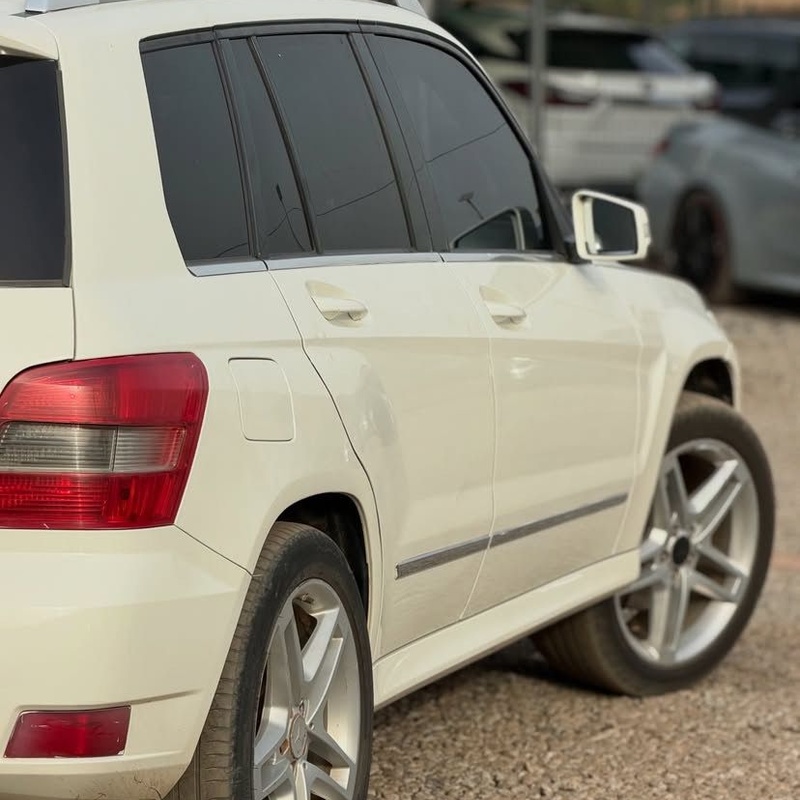 NEATLY USED 2011 MERCEDES GLK350 FOR SALE IN ABUJA image