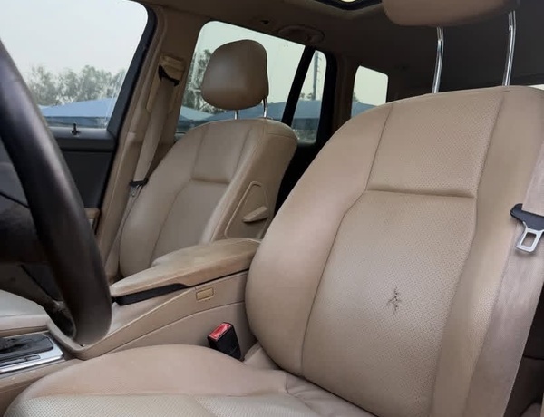 NEATLY USED 2011 MERCEDES GLK350 FOR SALE IN ABUJA