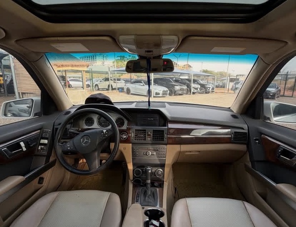 NEATLY USED 2011 MERCEDES GLK350 FOR SALE IN ABUJA